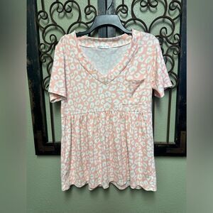 Blakeley short sleeve pocket peach/white animal print babydoll top